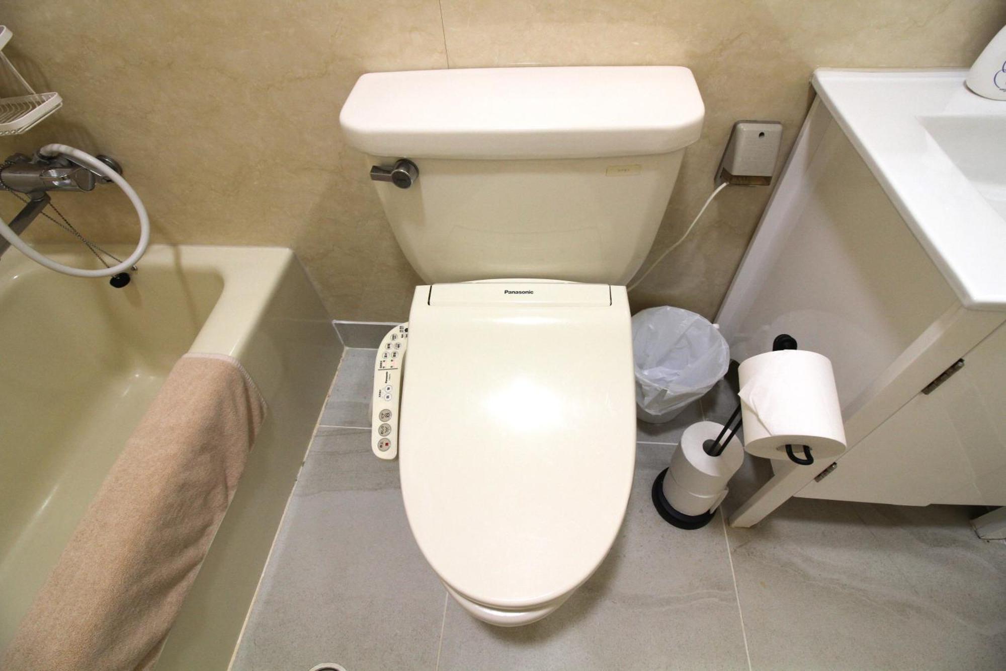 Whale Okinawa Hotell Kadena Exteriör bild